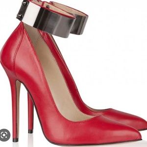 Brand new Olcay Gulsen red pumps. This shoe runs small
